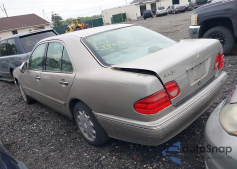 1998 Mercedes-Benz E 320 из США, поврежденный, VIN WDBJF65F6WA518201
